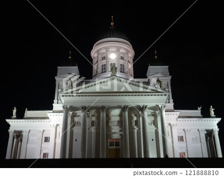 [Finland] Illuminated Helsinki Cathedral at night (Helsinki) 121888810