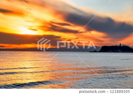 Evening view of Enoshima from Shichirigahama Beach Evening view of Enoshima from Shichirigahama Beach 121889105