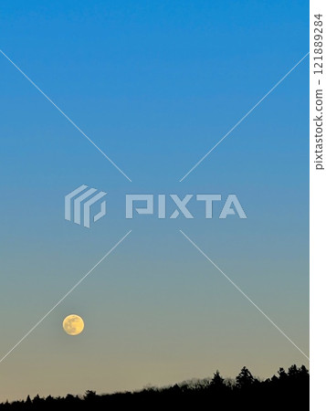 Moon and Twilight 121889284