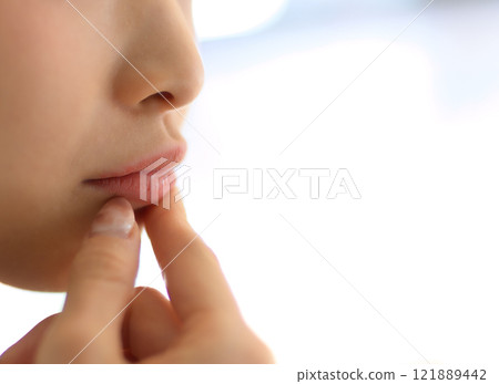 Female portrait 121889442