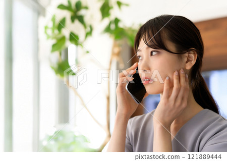 有思想的女人的肖像 121889444