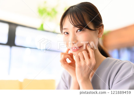 女性肖像 121889459