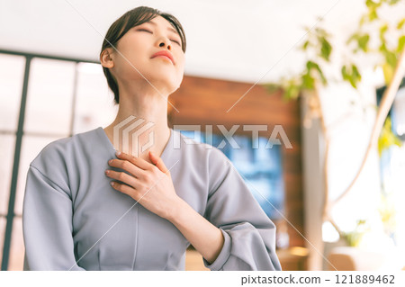 女性肖像 121889462