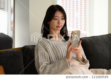 indoor portrait of a woman indoor portrait of a woman 121889584