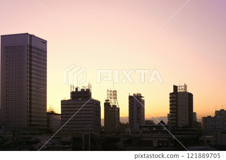 天空在晨光中染色 天空在晨光中染色 121889705