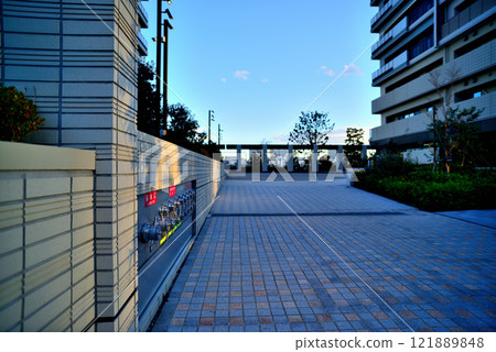 Tokyo Harumi Flag and Harumi Greenway Park, evening view of high-rise apartment buildings 121889848