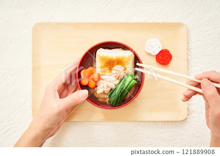 Traditional Kanto-style Ozouni – A delicious-looking ozoni made with square mochi and clear soup, with plenty of ingredients Traditional Kanto-style Ozouni – A delicious-looking ozoni made with square mochi and clear soup, with plenty of ingredients 121889908