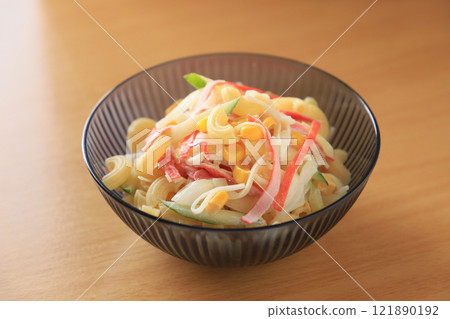 盛宴沙拉!蟹棒通心粉沙拉佐蛋黃醬 盛宴沙拉!蟹棒通心粉沙拉佐蛋黃醬 121890192