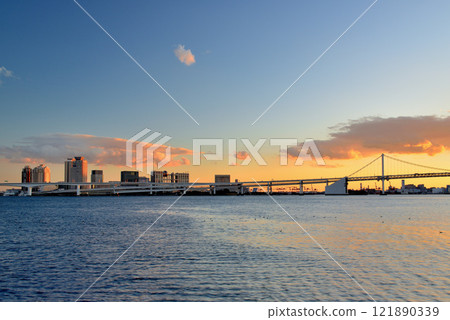 Evening view of Rainbow Bridge and Odaiba Seaside Park from Harumi Pier Park Evening view of Rainbow Bridge and Odaiba Seaside Park from Harumi Pier Park 121890339