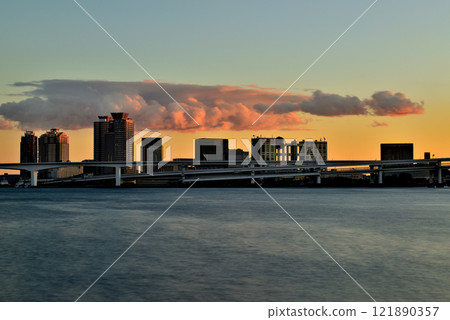 Evening view of Rainbow Bridge and Odaiba Seaside Park from Harumi Pier Park Evening view of Rainbow Bridge and Odaiba Seaside Park from Harumi Pier Park 121890357