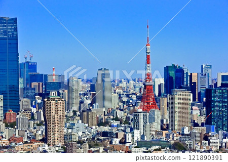 Blue sky and Tokyo city 121890391