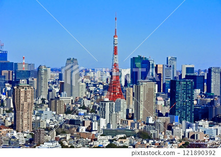 Blue sky and Tokyo city 121890392