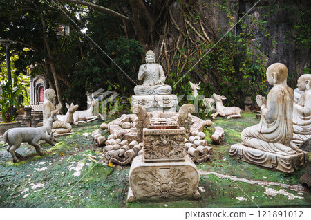 Buddha sculptures in the garden at the pagoda in the marble mountains of Da Nang. 121891012