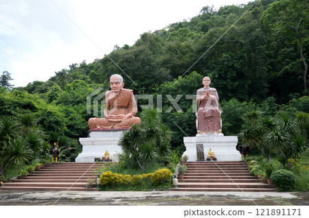 Large Buddha statues at Wat Tham Yannasangwon in Saraburi, Thailand during October 2023 121891171