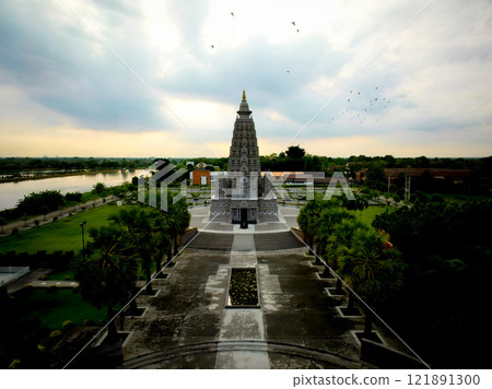 Breathtaking view of Wat Panyanantaram in Phathum Thani, Thailand during sunset on October 7, 2023 121891300