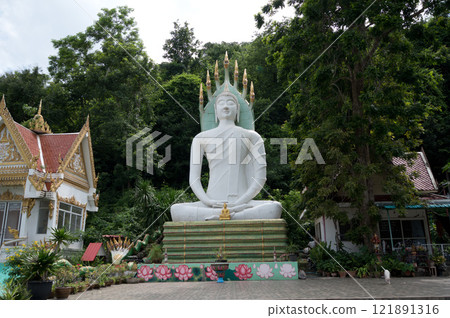 Large white Buddha statue at Wat Tham Yannasangwon in Saraburi, Thailand on October 7, 2023 Large white Buddha statue at Wat Tham Yannasangwon in Saraburi, Thailand on October 7, 2023 121891316