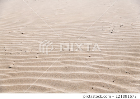 [Wind patterns on Inasa Beach] 121891672