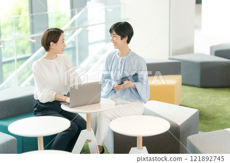 A woman having a meeting with a smile A woman having a meeting with a smile 121892745