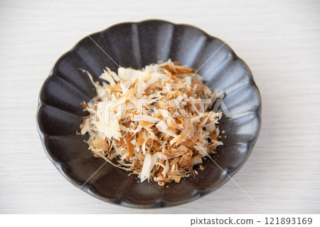 Sardine shavings 121893169