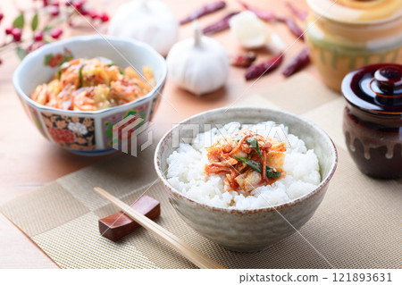 口感酥脆的美味高麗菜泡菜 121893631