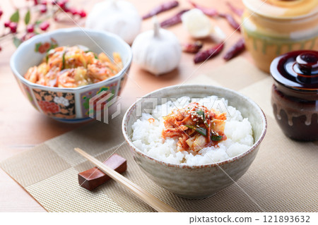 口感酥脆的美味高麗菜泡菜 121893632