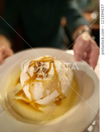 France, Paris, restaurant, dessert, Ile Flottante France, Paris, restaurant, dessert, Ile Flottante 121894837