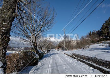A clear morning, snow still remaining on the road in Hakuba Village, Nagano Prefecture 121894844