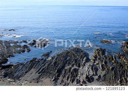 Rocky coast with exposed reefs Rocky coast with exposed reefs 121895123