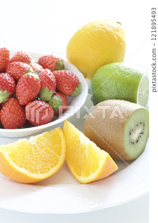 Strawberries, oranges, limes and kiwi fruit 121895493