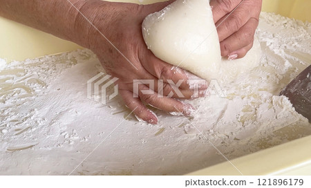 Japanese New Year's Events: Grandma divides freshly pounded rice cakes into small pieces by hand Japanese New Year's Events: Grandma divides freshly pounded rice cakes into small pieces by hand 121896179