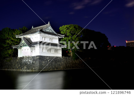東京皇居的點燈夜景 121896746