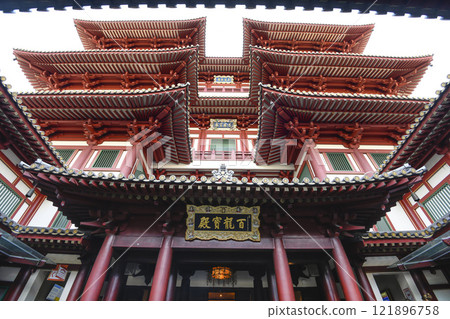 Building view of the Buddha Tooth Relic Temple and Museum in Chinatown, Singapore. This Tang-styled building design was inspired by the Buddhist Mandala. 121896758