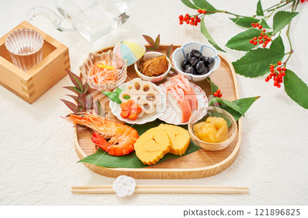 Beautifully presented one-plate osechi - a bite-sized assortment of osechi to brighten up your New Year's celebrations 121896825