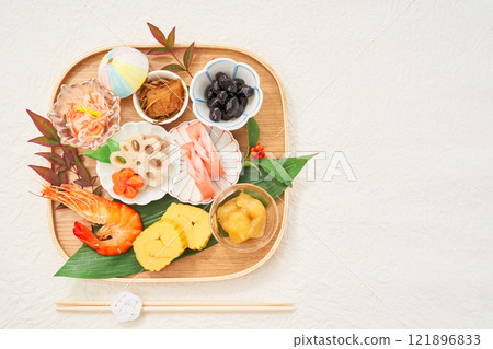 精美擺設的一盤禦節菜 – 各種一口大小的御節菜,點亮新年 精美擺設的一盤禦節菜 – 各種一口大小的御節菜,點亮新年 121896833