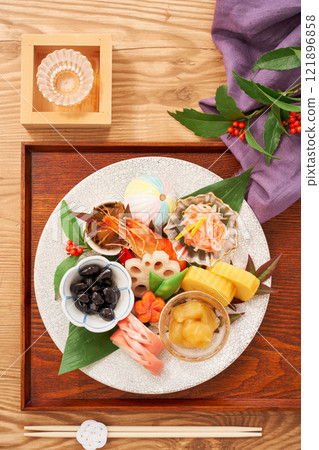 Beautifully presented one-plate osechi - a bite-sized assortment of osechi to brighten up your New Year's celebrations Beautifully presented one-plate osechi - a bite-sized assortment of osechi to brighten up your New Year's celebrations 121896858