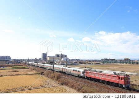 JR East's luxury sleeper express train, E26 series, Cassiopeia, Cassiopeia Travelogue 9, pulled by the EF81 electric locomotive JR East's luxury sleeper express train, E26 series, Cassiopeia, Cassiopeia Travelogue 9, pulled by the EF81 electric locomotive 121896911