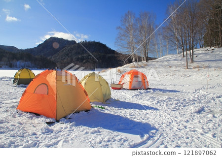 北海道、北海道東部、仲冬湖、熔冰釣魚帳篷 121897062