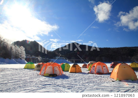 北海道、北海道東部、仲冬湖、冰冶釣魚帳篷、水壩湖 121897063