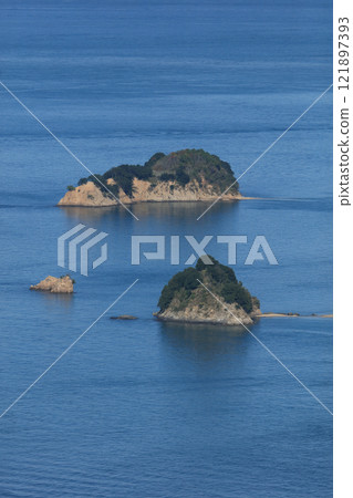Bisan Seto off the coast of Takamatsu, reefs west of Oshima and Yatake Island Bisan Seto off the coast of Takamatsu, reefs west of Oshima and Yatake Island 121897393