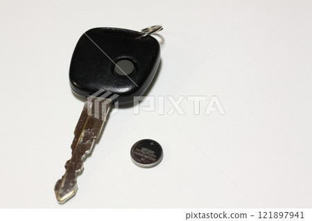 汽車鑰匙和紐扣電池 汽車鑰匙和紐扣電池 121897941