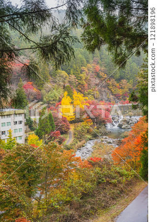 Autumn foliage as seen from the observation deck of Oihira Park in Toyota City (Aichi Prefecture) Autumn foliage as seen from the observation deck of Oihira Park in Toyota City (Aichi Prefecture) 121898196