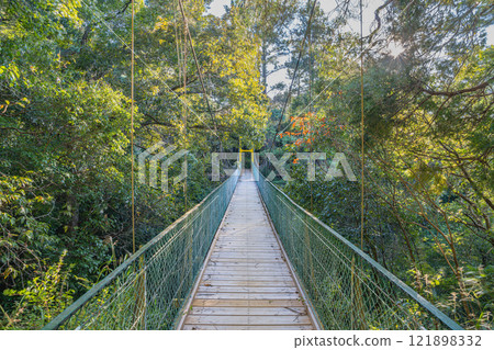 Shishi no O Bridge, a suspension bridge in the forest of Shishigahana Park in Iwata City (Shizuoka Prefecture) 121898332