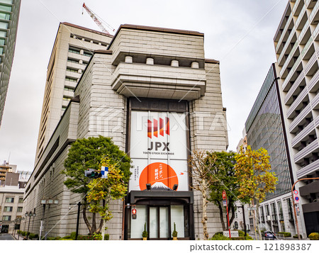 初三展示門松【東京證券交易所】（東京都中央區） 121898387