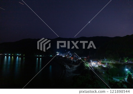 Station under the stars 121898544