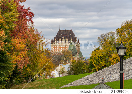 Quebec City Old Town in autumn season. Quebec City Old Town in autumn season. 121899004