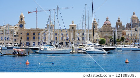 Panoramic Birgu city seen from Senglea in Malta 121899383