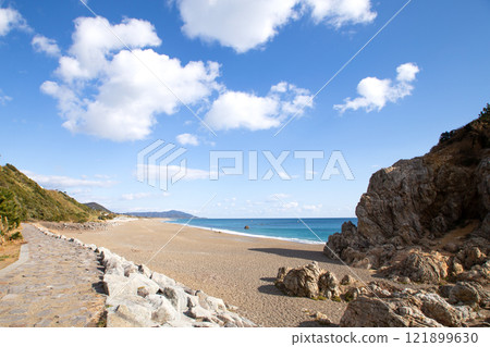 The Pacific coast as seen from Hinode Stone Gate (Tahara City, Aichi Prefecture) The Pacific coast as seen from Hinode Stone Gate (Tahara City, Aichi Prefecture) 121899630