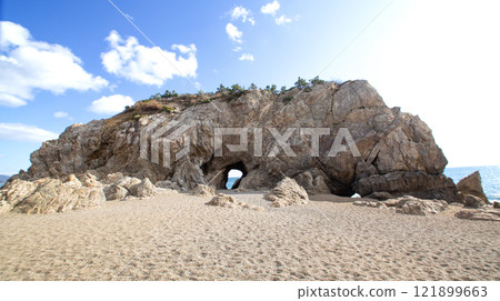 Hinode Stone Gate and Kishi Stone Gate, tourist spots on the Atsumi Peninsula (Tahara City, Aichi Prefecture) Hinode Stone Gate and Kishi Stone Gate, tourist spots on the Atsumi Peninsula (Tahara City, Aichi Prefecture) 121899663