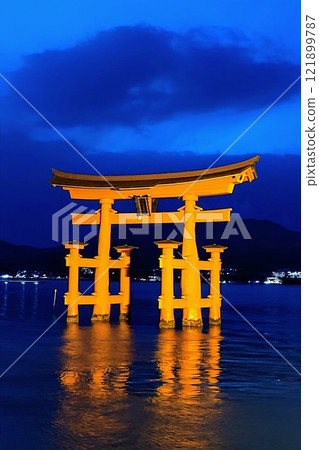 世界文化遺產宮島夜鳥居 121899787