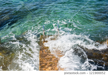 descent into the sea with handrails 121900052